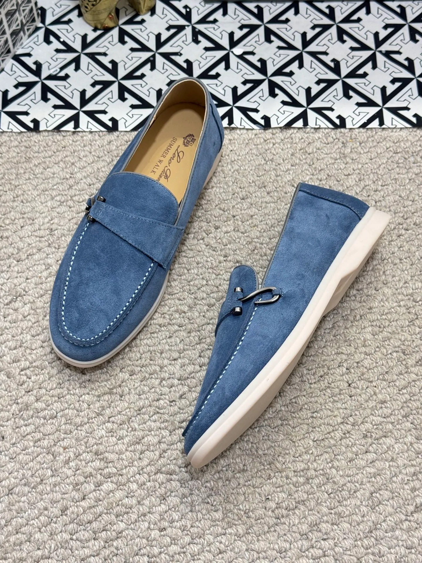 Men's men's shoes 💰380 [New model] 🍓🍓Loro Piana - LP couple model. The new moccasins are made of water-repellent treated suede uppers with rubber soles, a classic. The complex craftsmanship and meticulous structure make the shoes light and soft, allowing you to walk comfortably and freely. Perfect for wearing at the beach or out in the water during the summer. Size: 35-44 (45 customized MH)